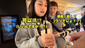 【492人目】台湾から旅行中の女性たち...クレーンゲームで欲しいぬいぐるみが取れ...サプライズででプレゼントしてみた！